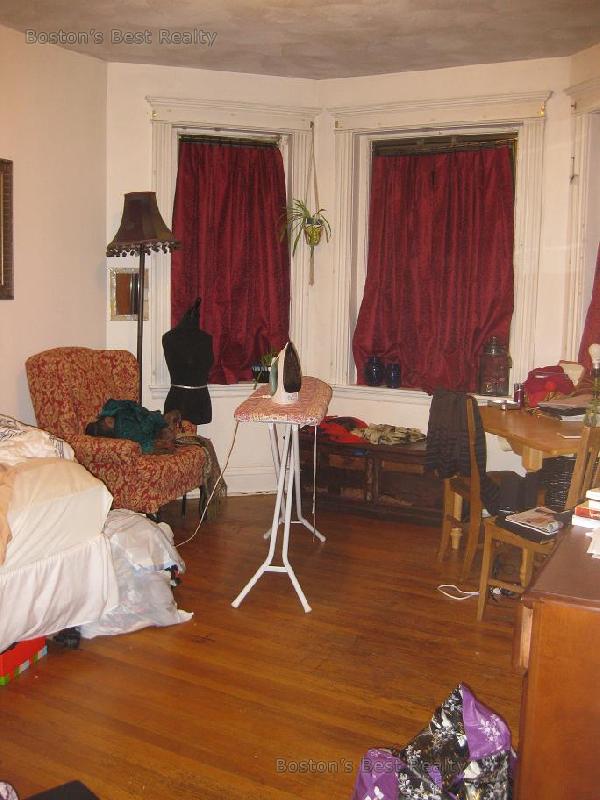 1 split bed, 1 bath apartment for rent at 31 Saint Lukes Rd Unit 12, Allston — photo 2 of 3