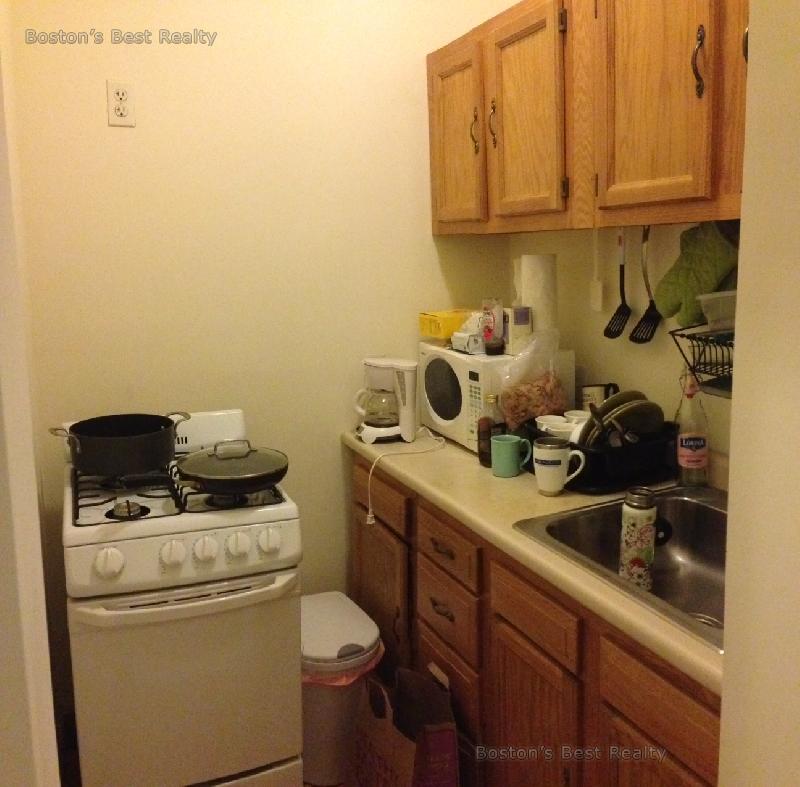 Studio bed, 1 bath apartment for rent at 1318 Commonwealth Ave Unit 14, Allston — photo 3 of 3