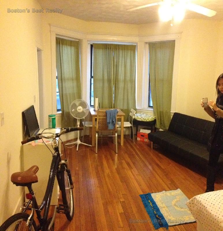 Studio bed, 1 bath apartment for rent at 1318 Commonwealth Ave Unit 14, Allston — photo 2 of 3