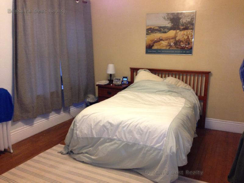 4 bed, 2 bath apartment for rent at 1515 Beacon St Unit 3, Coolidge Corner — photo 1 of 8