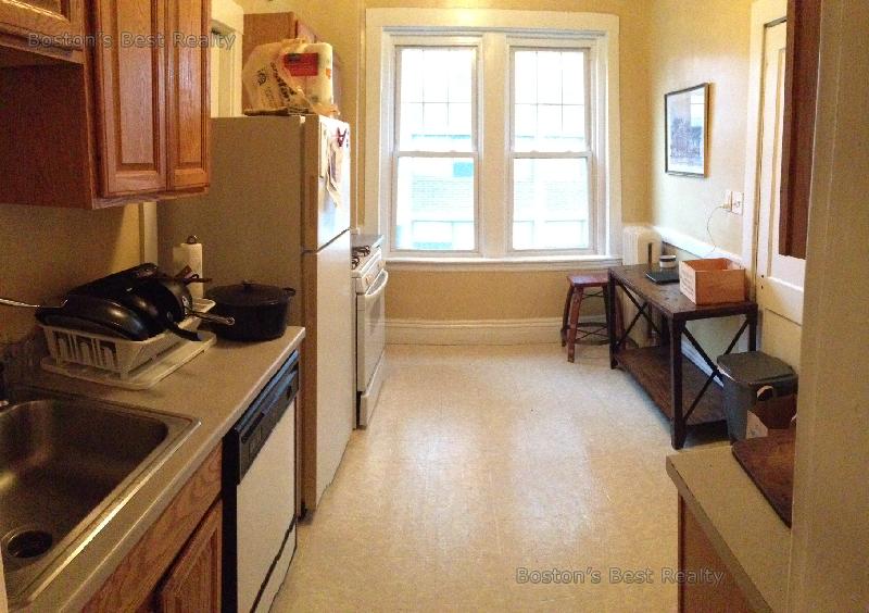 4 bed, 2 bath apartment for rent at 1515 Beacon St Unit 3, Coolidge Corner — photo 7 of 8
