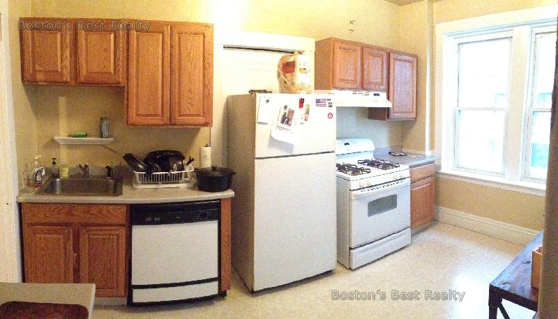 4 bed, 2 bath apartment for rent at 1515 Beacon St Unit 3, Coolidge Corner — photo 6 of 8