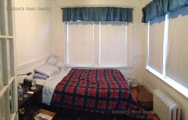 4 bed, 2 bath apartment for rent at 1515 Beacon St Unit 3, Coolidge Corner — photo 2 of 8