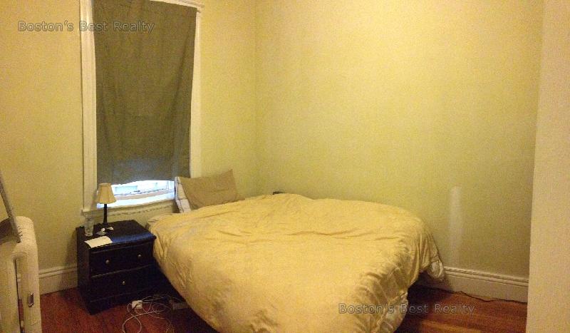 4 bed, 2 bath apartment for rent at 1515 Beacon St Unit 3, Coolidge Corner — photo 5 of 8