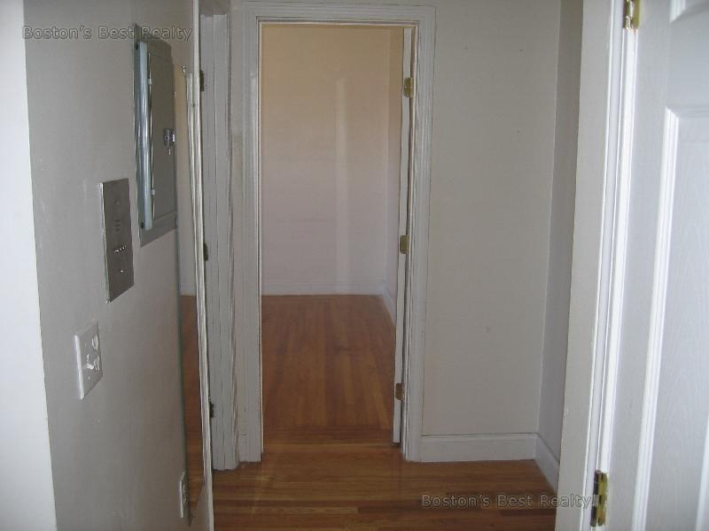 Studio bed, 1 bath apartment for rent at 27 Saint Lukes Rd Unit 11, Allston — photo 4 of 5