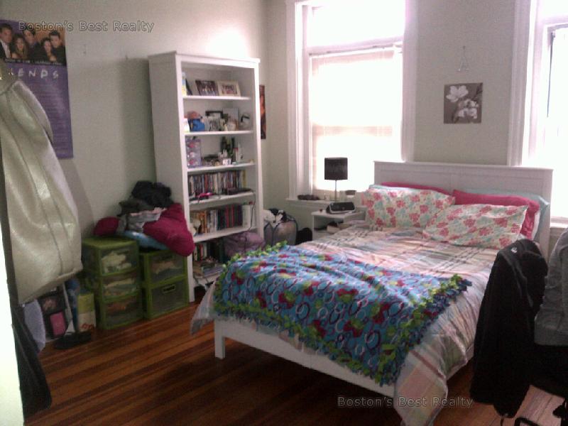 4 bed, 1 bath apartment for rent at 22 Strathmore Rd Unit 2, Coolidge Corner — photo 2 of 8