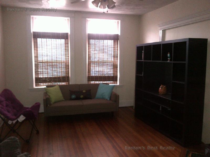 4 bed, 1 bath apartment for rent at 22 Strathmore Rd Unit 2, Coolidge Corner — photo 4 of 8