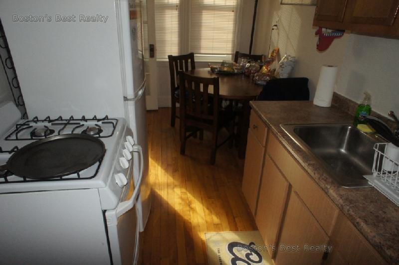 Studio bed, 1 bath apartment for rent at 32 Sidlaw Rd Unit 12, Brighton — photo 2 of 4