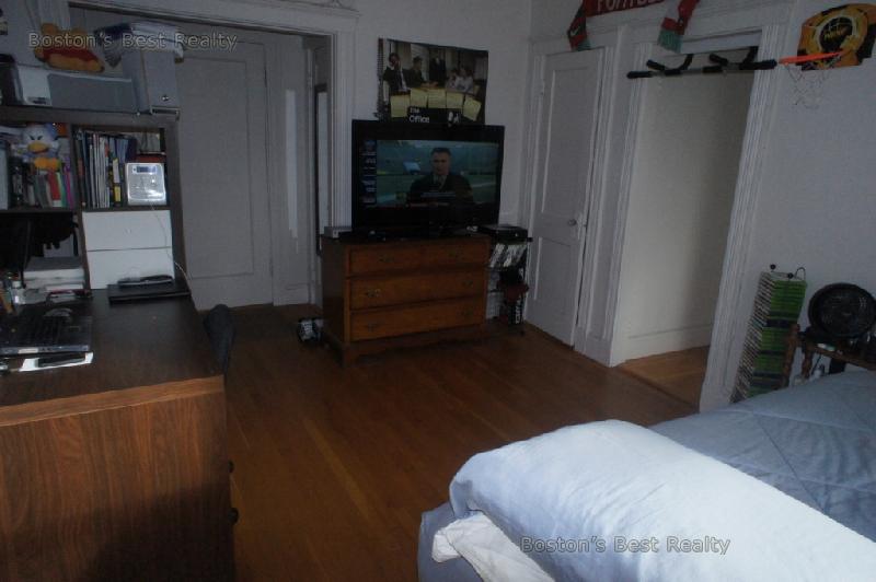 Studio bed, 1 bath apartment for rent at 32 Sidlaw Rd Unit 12, Brighton — photo 4 of 4