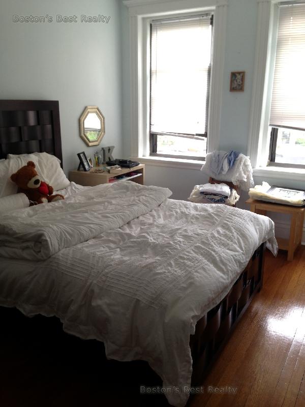 1 split bed, 1 bath apartment for rent at 31 Saint Lukes Rd Unit 11, Allston — photo 2 of 3