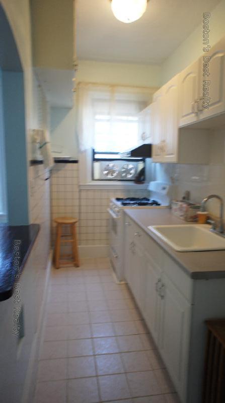 2 bed, 1 bath apartment for rent at 57 Brighton Ave Unit 11, Allston — photo 2 of 4