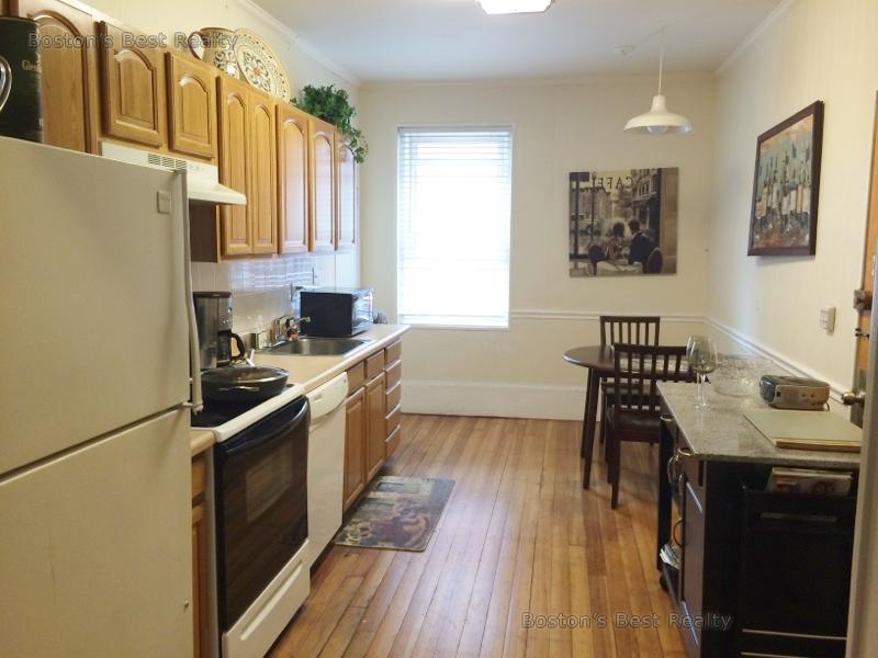 2 bed, 1 bath apartment for rent at 11 Englewood Ave Unit 9, Coolidge Corner