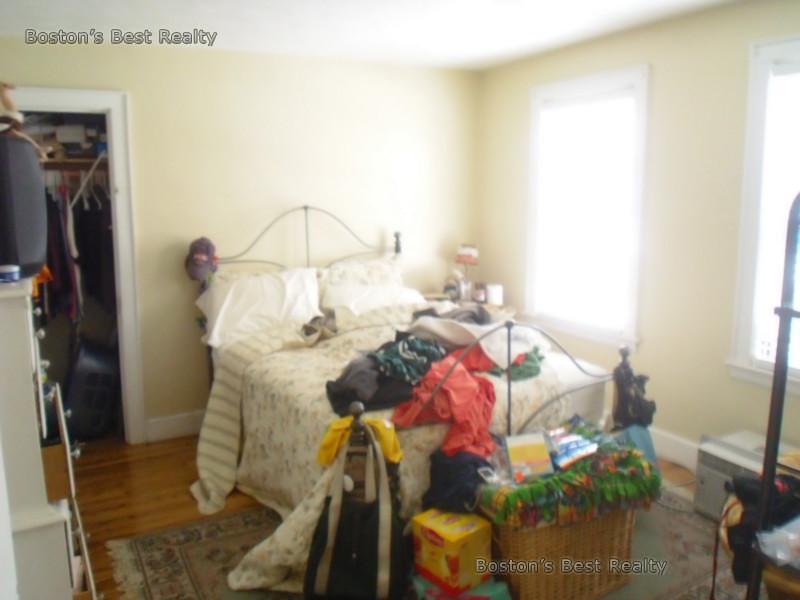 5 bed, 2 bath apartment for rent at 23 Woodstock Ave Unit 2, Brighton — photo 6 of 9