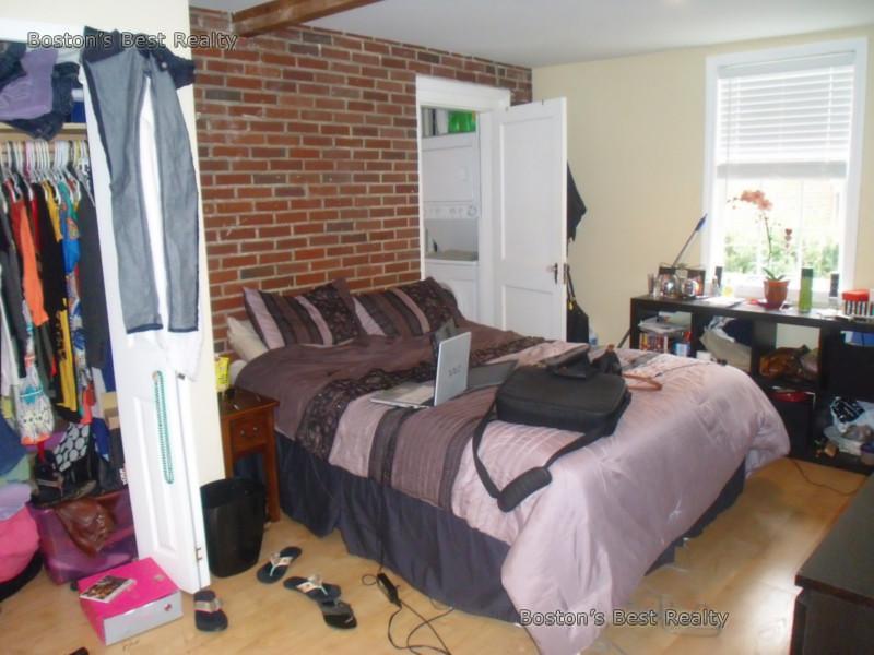 5 bed, 2 bath apartment for rent at 23 Woodstock Ave Unit 2, Brighton — photo 3 of 9
