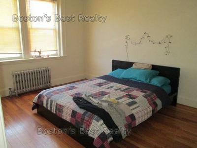 2 bed, 1 bath apartment for rent at 1986 Commonwealth Ave Unit 8, Brighton — photo 2 of 7