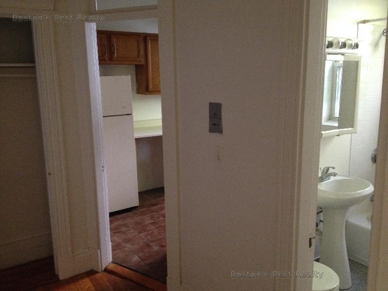 Studio bed, 1 bath apartment for rent at 80 Gordon St Unit 8, Brighton — photo 3 of 5