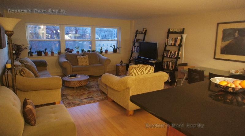2 bed, 1 bath apartment for rent at 1600 Ashford St Unit 506, Coolidge Corner — photo 2 of 6