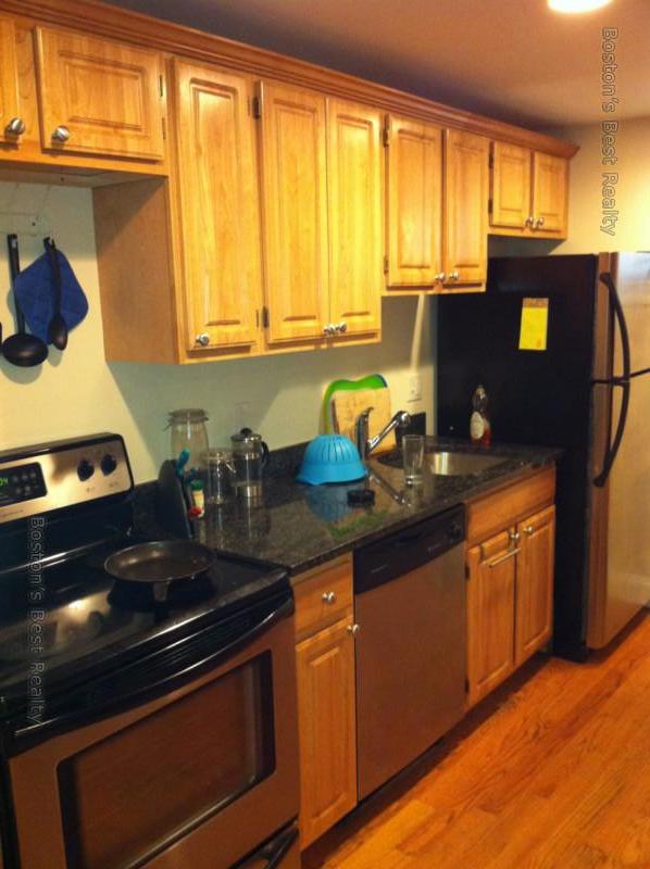 3 bed, 2 bath apartment for rent at 1288 Commonwealth Ave Unit B, Allston — photo 2 of 3