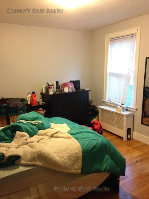 5 bed, 2 bath apartment for rent at 23 Woodstock Ave Unit 2, Brighton — photo 7 of 9