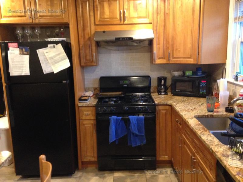 5 bed, 2 bath apartment for rent at 23 Woodstock Ave Unit 2, Brighton — photo 5 of 9