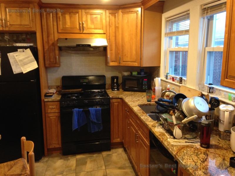 5 bed, 2 bath apartment for rent at 23 Woodstock Ave Unit 2, Brighton — photo 4 of 9