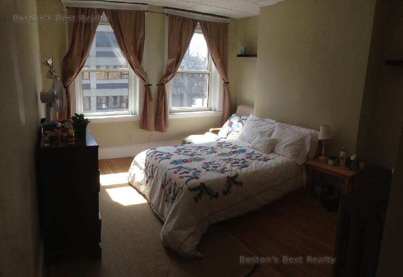 2 bed, 1 bath apartment for rent at 11 Englewood Ave Unit 10, Coolidge Corner — photo 2 of 5