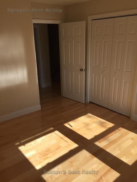 5 bed, 3 bath apartment for rent at 87 Linden St Unit 3, Allston — photo 6 of 6