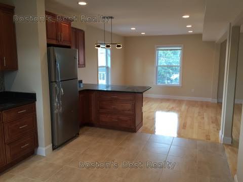 5 bed, 3 bath apartment for rent at 87 Linden St Unit 3, Allston — photo 3 of 6