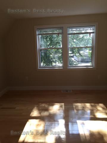 5 bed, 3 bath apartment for rent at 87 Linden St Unit 3, Allston — photo 5 of 6