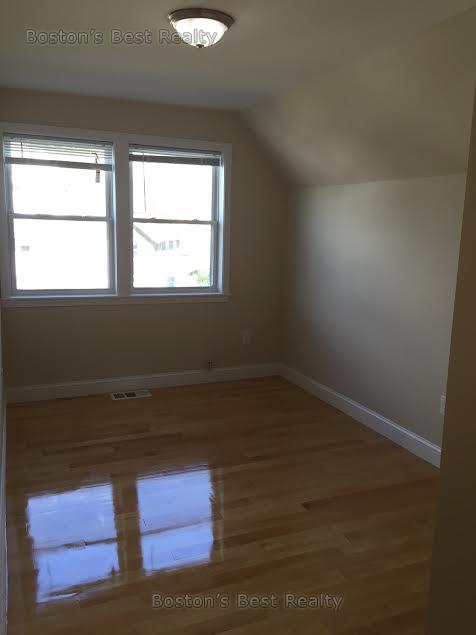 5 bed, 3 bath apartment for rent at 87 Linden St Unit 3, Allston — photo 4 of 6
