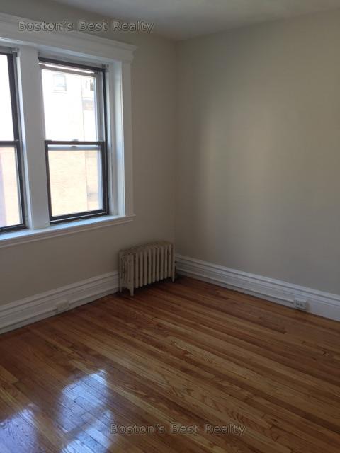 1 split bed, 1 bath apartment for rent at 64 Charlesgate East Unit 73, Fenway — photo 5 of 6