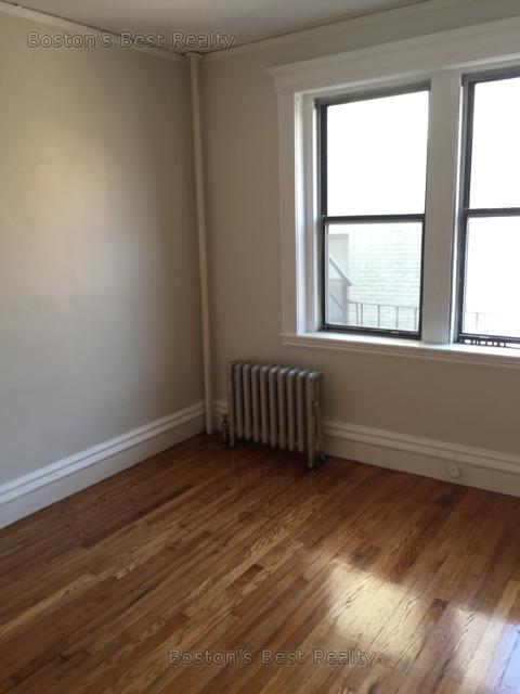 1 split bed, 1 bath apartment for rent at 64 Charlesgate East Unit 73, Fenway — photo 4 of 6