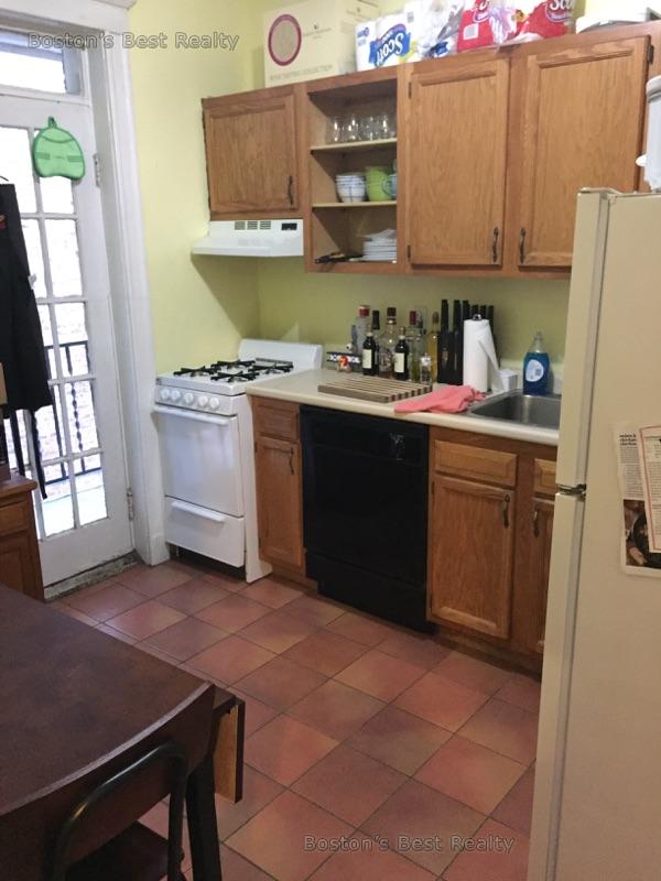 2 bed, 1 bath apartment for rent at 35 Orkney Rd Unit 8, Brighton — photo 4 of 5