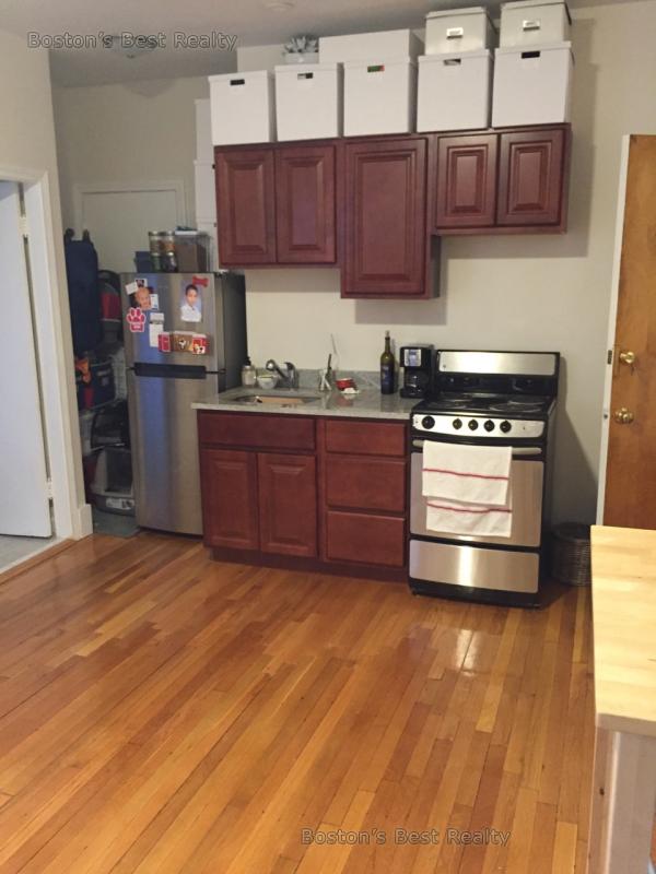 Studio bed, 1 bath apartment for rent at 11 Englewood Ave Unit 8, Coolidge Corner