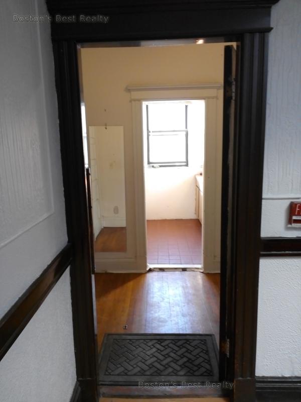 1 bed, 1 bath apartment for rent at 31 Saint Lukes Rd Unit 8, Allston — photo 4 of 4