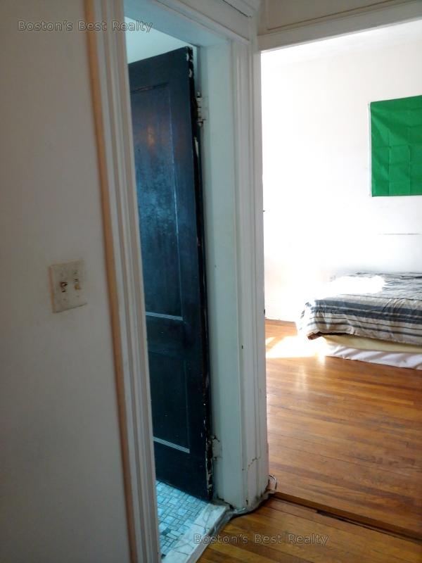 1 bed, 1 bath apartment for rent at 31 Saint Lukes Rd Unit 8, Allston — photo 3 of 4