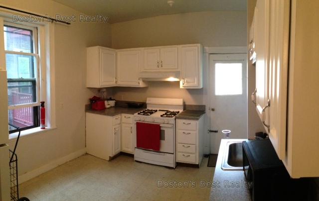 3 bed, 1 bath apartment for rent at 1157 Commonwealth Ave Unit 5, Allston — photo 3 of 6