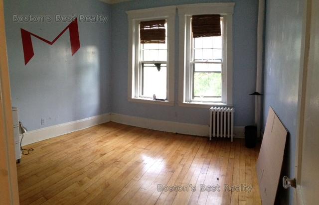 3 bed, 1 bath apartment for rent at 1157 Commonwealth Ave Unit 5, Allston — photo 4 of 6