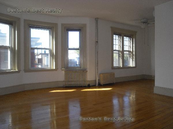 2 bed, 1 bath apartment for rent at 1161 Commonwealth Ave Unit 4, Allston — photo 5 of 8