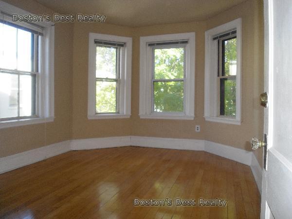 2 bed, 1 bath apartment for rent at 1161 Commonwealth Ave Unit 4, Allston — photo 3 of 8