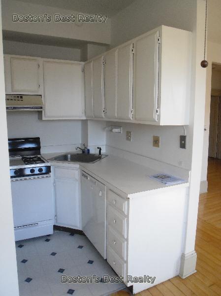 2 bed, 1 bath apartment for rent at 1161 Commonwealth Ave Unit 4, Allston — photo 4 of 8