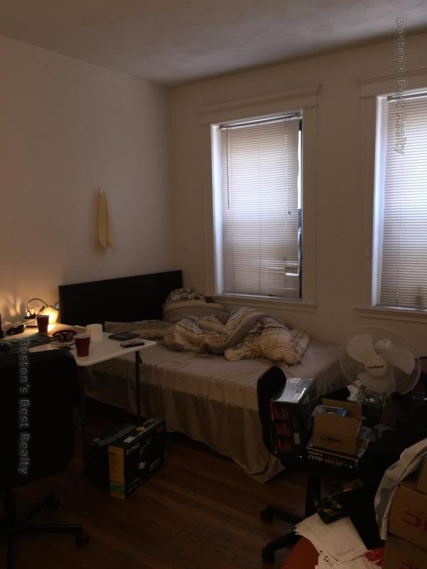 1 split bed, 1 bath apartment for rent at 31 Saint Lukes Rd Unit 3, Allston — photo 2 of 4