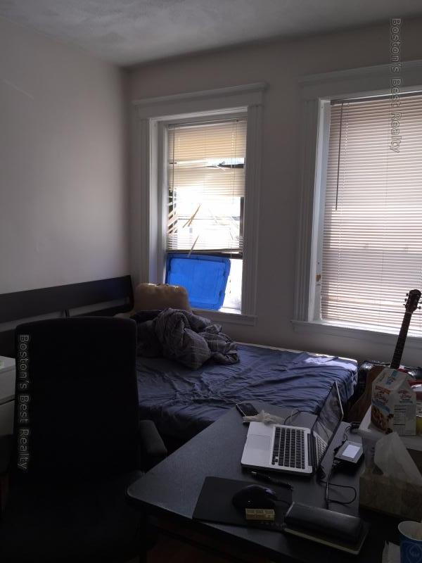 1 split bed, 1 bath apartment for rent at 31 Saint Lukes Rd Unit 3, Allston — photo 3 of 4