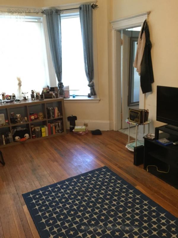 Studio bed, 1 bath apartment for rent at 1318 Commonwealth Ave Unit 8, Allston — photo 3 of 3