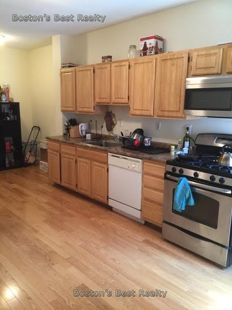 4 bed, 2 bath apartment for rent at 24 Strathmore Rd Unit 2, Brighton — photo 3 of 5
