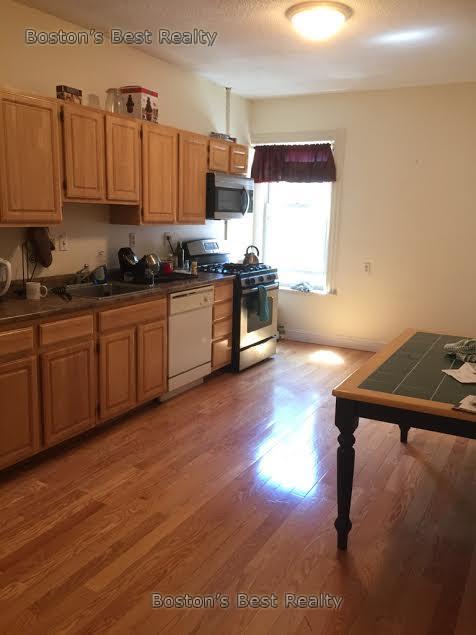 4 bed, 2 bath apartment for rent at 24 Strathmore Rd Unit 2, Brighton — photo 4 of 5