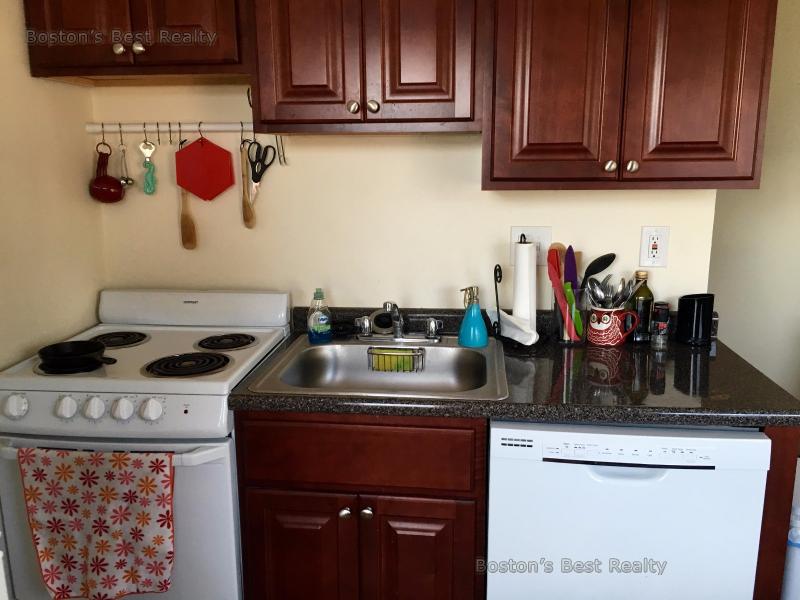 Studio bed, 1 bath apartment for rent at 384 Washington St Unit 2B, Brighton — photo 1 of 4