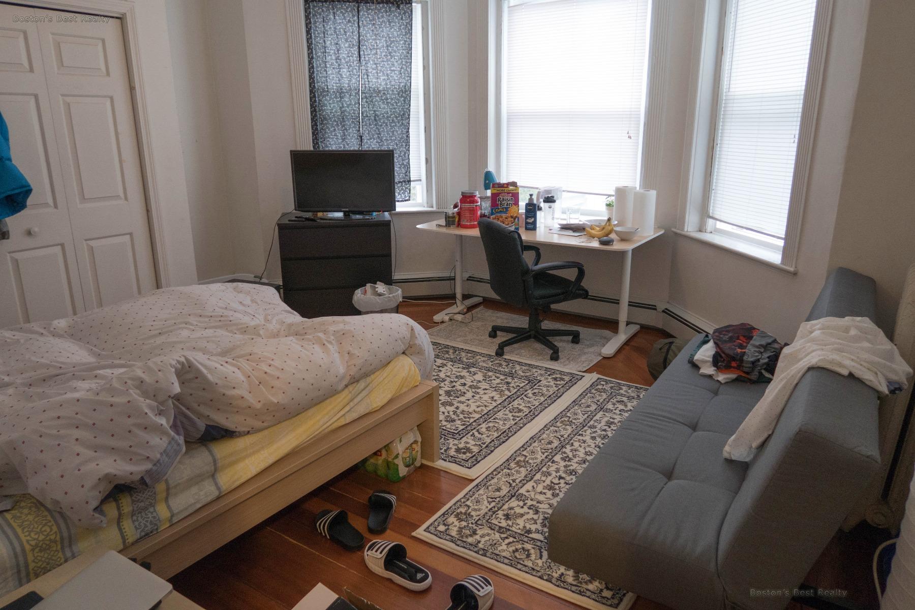 4 bed, 2 bath apartment for rent at 21 Chester St Unit 3, Allston — photo 2 of 4