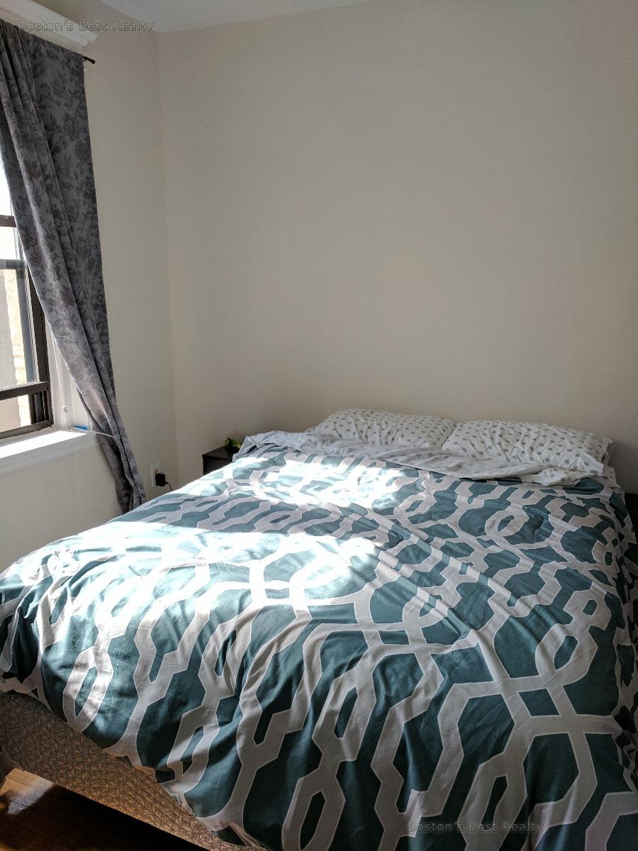 1 split bed, 1 bath apartment for rent at 27 Saint Lukes Rd Unit 15, Allston — photo 2 of 7