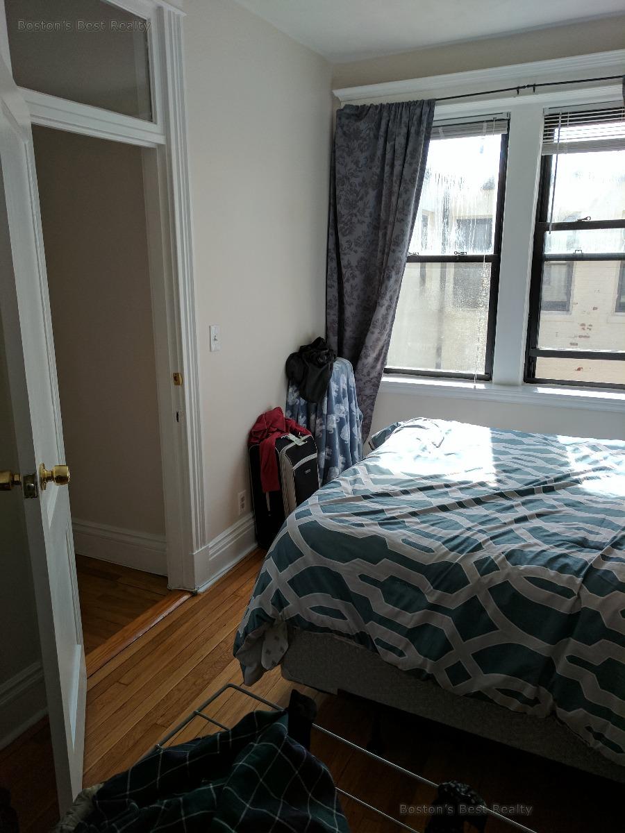 1 split bed, 1 bath apartment for rent at 27 Saint Lukes Rd Unit 15, Allston — photo 3 of 7